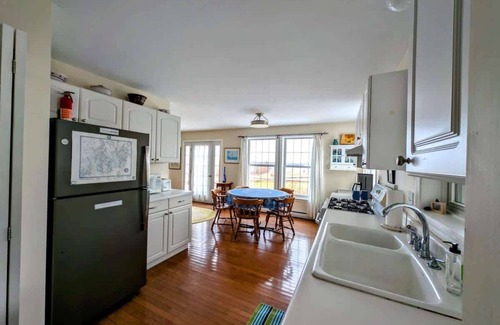Surry House | Sunrise Oceanside Cottage