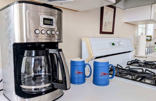 Surry House | Sunrise Oceanside Cottage