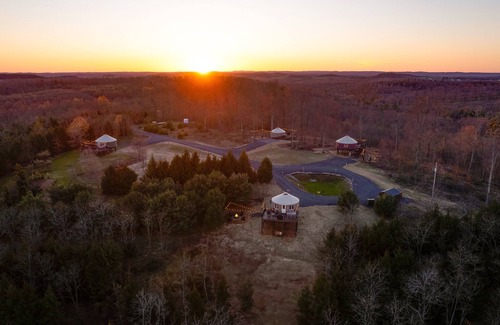 Knox Dale House | Sunrise Sanctuary YURT w/HOT TUB, Smart TV + VIEWS!