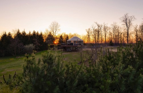 Knox Dale House | Sunrise Sanctuary YURT w/HOT TUB, Smart TV + VIEWS!