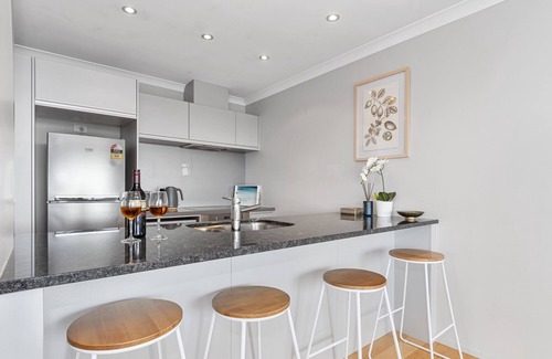 Papamoa Beach Cottage | Sunrise, Seaviews and BBQs-Papamoa Beach Apartment