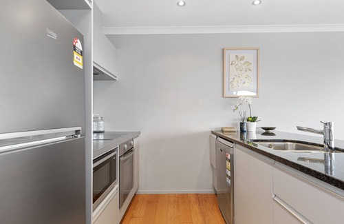Papamoa Beach Cottage | Sunrise, Seaviews and BBQs-Papamoa Beach Apartment