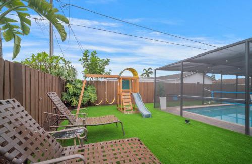 Sunrise House | Sunrise Serenade - Sun-Soaked FLL Getaway - Pool - BBQ - Near Beaches