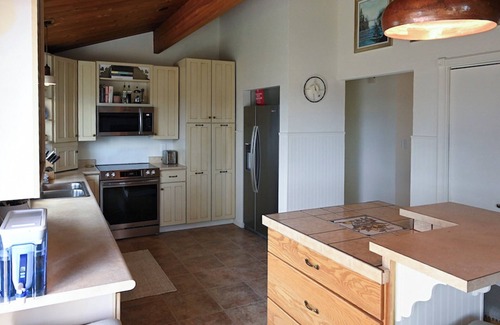 Freeland House | Sunrise Views with Holmes Harbor and Vineyard
