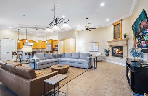 Bullhead City House | "Sunriver Estate" l 4bd l Pool l Spa l Sleeps 12