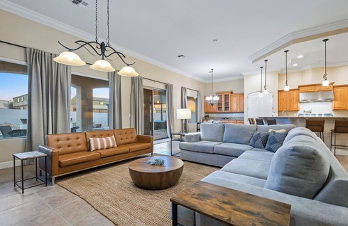 Bullhead City House | "Sunriver Estate" l 4bd l Pool l Spa l Sleeps 12