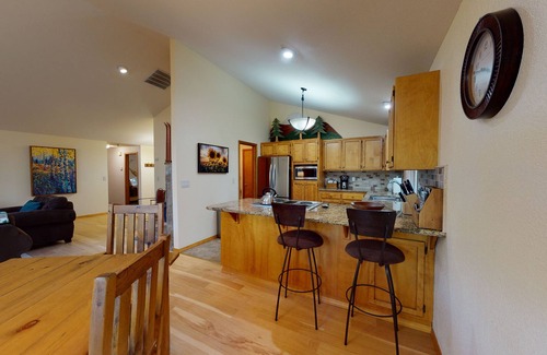 Deer Park House | Sunriver Family Retreat with Hot Tub, Deck & BBQ