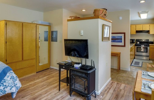 Sunriver Apartment | Sunriver Vacation Rental w/Community Hot Tub!