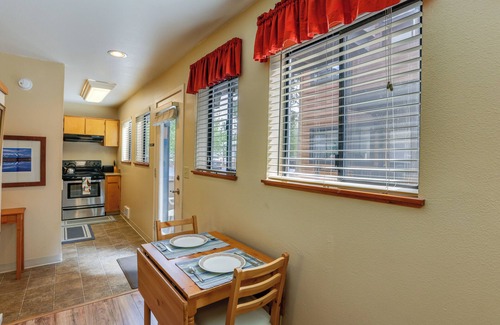 Sunriver Apartment | Sunriver Vacation Rental w/Community Hot Tub!