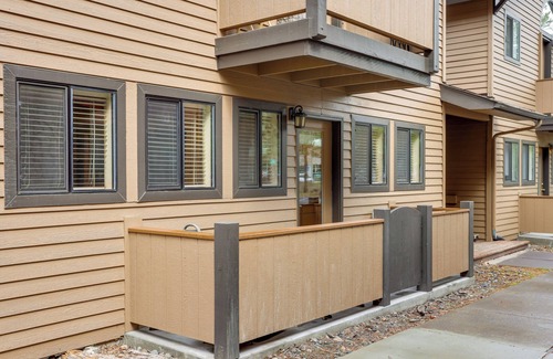 Sunriver Apartment | Sunriver Vacation Rental w/Community Hot Tub!