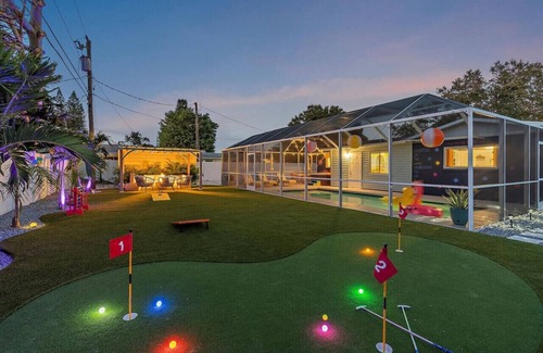 South Bradenton House | Sunsational lounge area-Insta ready-Steamy hot tub