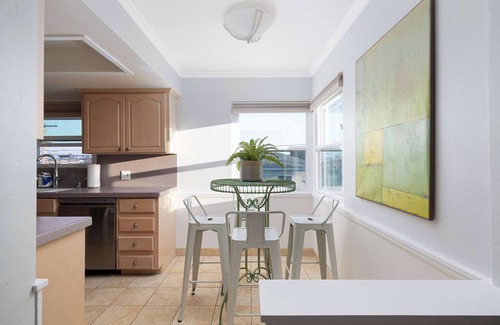 Point Loma Heights House | Sunset Balcony View! | Kids Playset | Sleeps 10