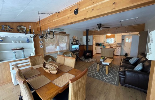 Waubaushene Cottage | Sunset Bay Waterfront Cottage*Georgian Bay *Tay Shore Trail *Walk*Run*Swim*Fish