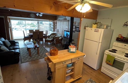 Waubaushene Cottage | Sunset Bay Waterfront Cottage*Georgian Bay *Tay Shore Trail *Walk*Run*Swim*Fish
