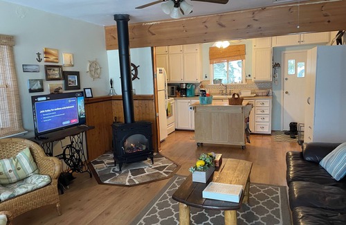 Waubaushene Cottage | Sunset Bay Waterfront Cottage*Georgian Bay *Tay Shore Trail *Walk*Run*Swim*Fish