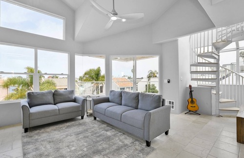 Sunset Beach House | Sunset beach 3 bedroom Across from the Street from the Ocean
