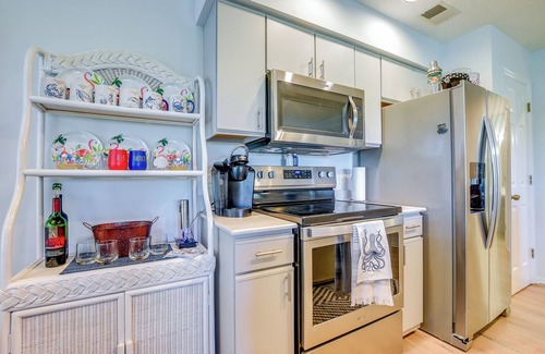 Sea Trail Condo | Sunset Beach Condo: Ideal Golfing Getaway!