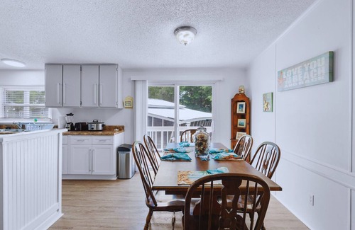 Ash House | Sunset Beach getaway with 3 bedrooms and 2 bathrooms
