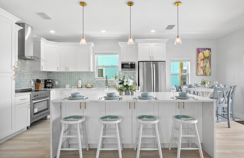 Bradenton Beach House | Sunset Beach House – Sleeps 18, Walk to Beach