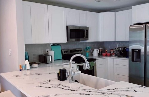 Myrtle Beach House | Sunset Beach Haven: BBQ, hot tub & 10min to beach!
