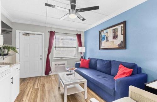 Madeira Beach Apartment | Sunset Beach Suites at Madeira Beach! Steps to Beach & Restaurants! - Suite 2