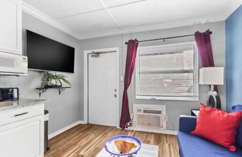 Madeira Beach Apartment | Sunset Beach Suites at Madeira Beach! Steps to Beach & Restaurants! - Suite 2