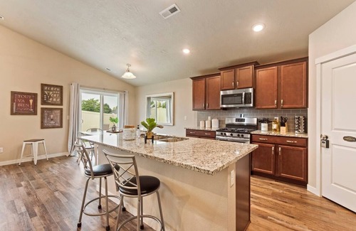Nampa House | Sunset beauty ~ 4bed ~ King Master ~ Newly built