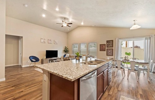 Nampa House | Sunset beauty ~ 4bed ~ King Master ~ Newly built