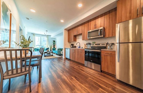 Moorpark Apartment | Sunset Blvd 1 Bed Apt in the Heart of Hollywood