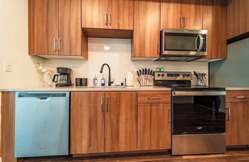 Moorpark Apartment | Sunset Blvd 1 Bed Apt in the Heart of Hollywood