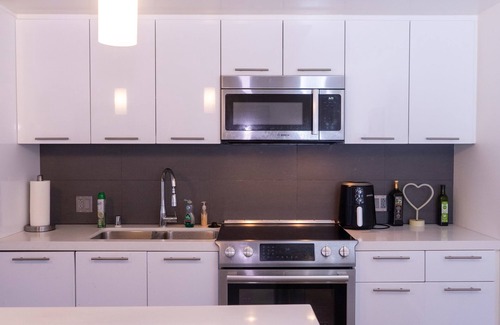 Bunker Hill Apartment | Sunset Boulevard west Hollywood