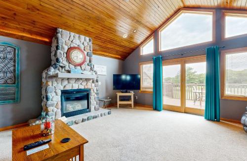 Arkdale Apartment | Sunset Condominiums: The View
