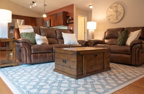 Travelers Rest House | Sunset Corner-- Gather with Friends 10 min to TR!