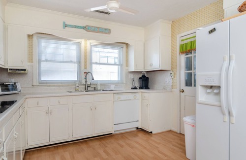 South End House | Sunset Cottage: Stunning views and dock access!