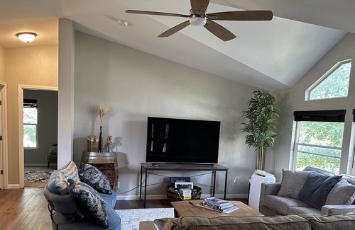Oroville Cottage | Sunset Cottage on Feather River. Shoreline, Sunsets, and Nature await you!