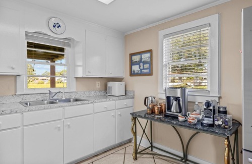 Morehead City Cottage | Sunset Cottage on Calico Creek