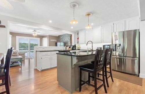 Milledgeville House | Sunset Cove, 3-bedroom lake house