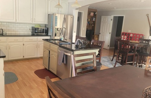Milledgeville House | Sunset Cove, 3-bedroom lake house