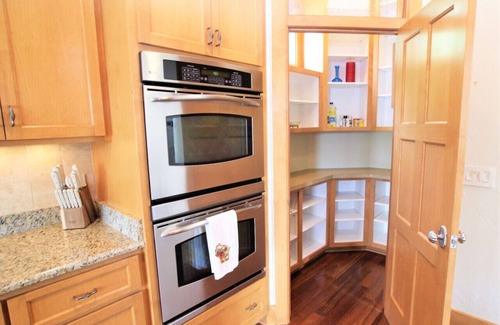 Okauchee Apartment | Sunset Cove Lake Home: Spacious 4BR/4 BA & Hot Tub