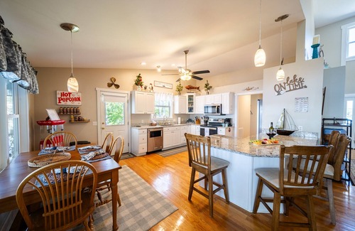 Newberry Shores House | Sunset Cove-Waterfront private dock, kayaks, your lake home!