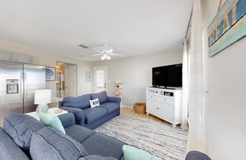 Fort Walton Beach Apartment | Sunset Dreamer @ Sunset Cottages, 5C