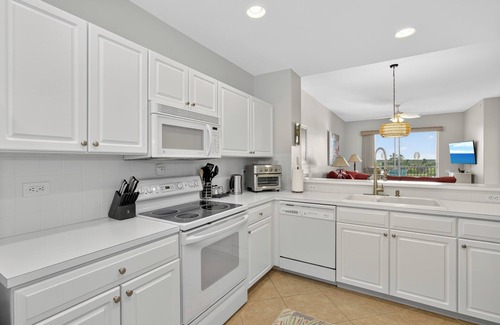 Tropical Cove Condo | Sunset Escape at Lexington CC Lake Village