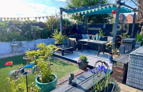 North Wheatley House | Sunset garden retreat