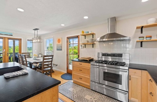 Bremerton House | Sunset Garden Retreat-Sea & Mountain View w/Sauna