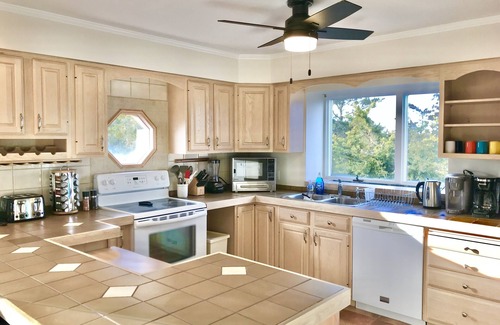 Broadkill Beach House | 🏖Sunset Gem, Waterfront Creek/Dock 🚣‍♀️ Beach Across Street 🦴Pet Friendly