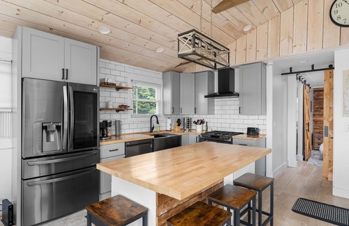 Colchester House | Sunset Getaway with Private Beach and Hot Tub