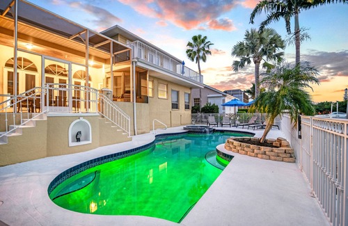 Saint Armands Key House | Sunset Heaven | On St Armands Circle Water Views, Private Heated Pool & Spa!