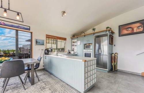 Nelson House | Sunset Heights - Nelson Holiday Home