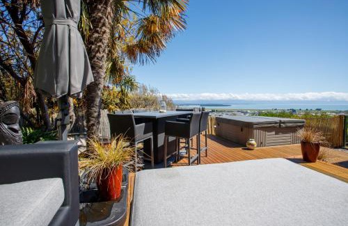 Nelson House | Sunset Heights - Nelson Holiday Home