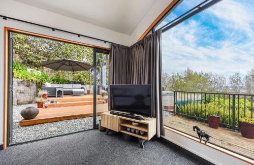 Nelson House | Sunset Heights - Nelson Holiday Home